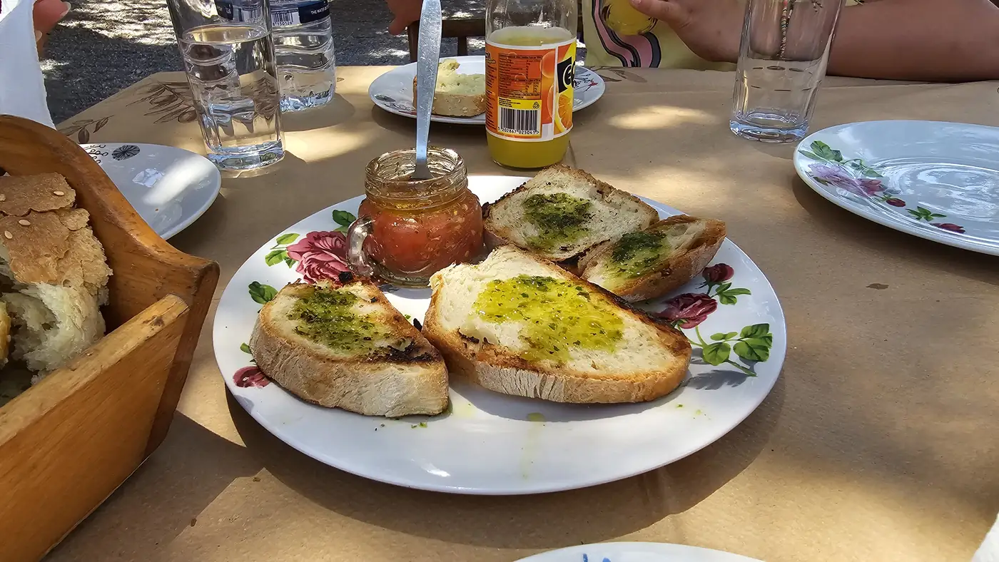 Bread with olive oil and tomato