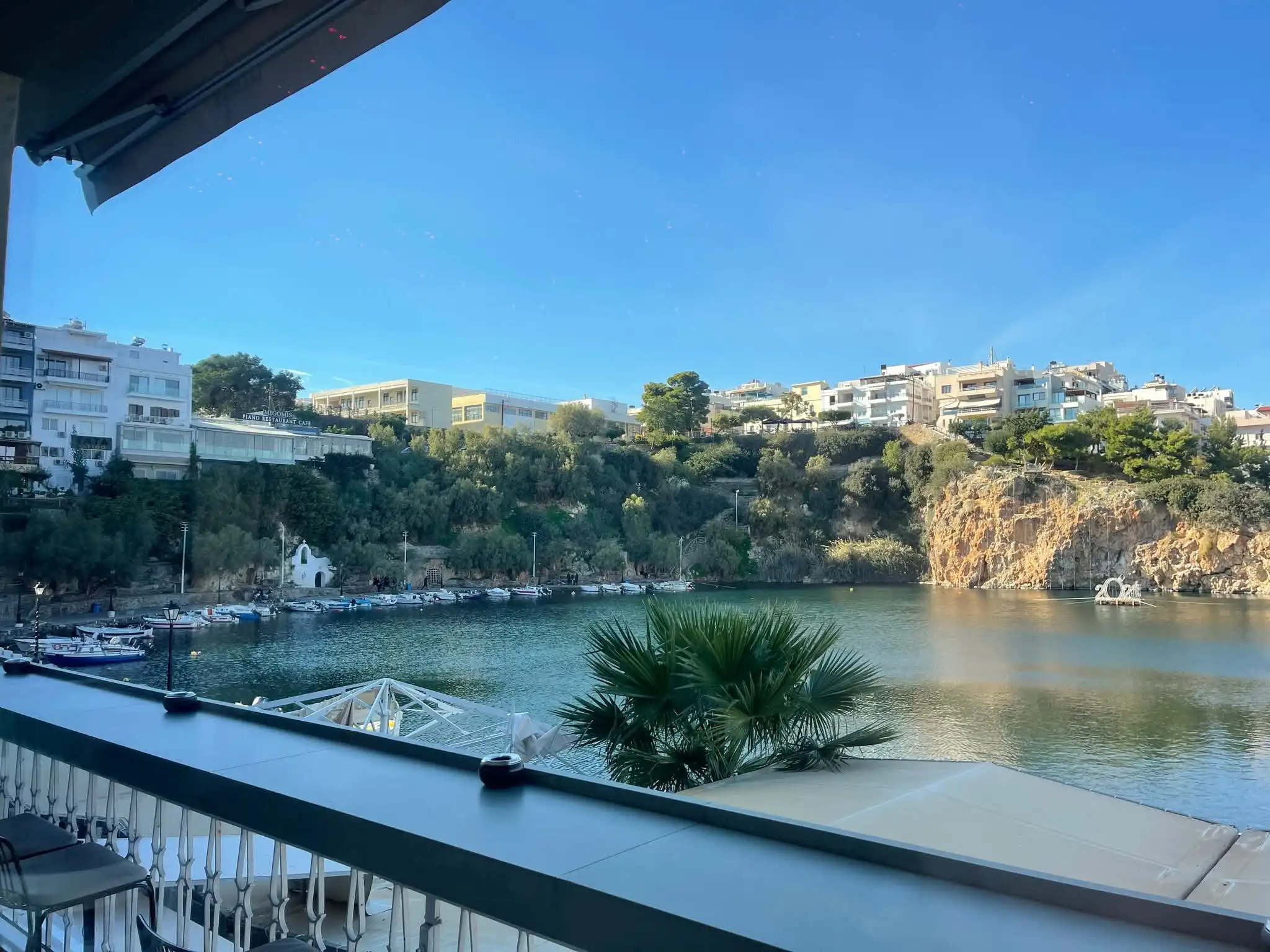 Vue sur la baie d'Agios Nikolaos depuis un appartement, Crète