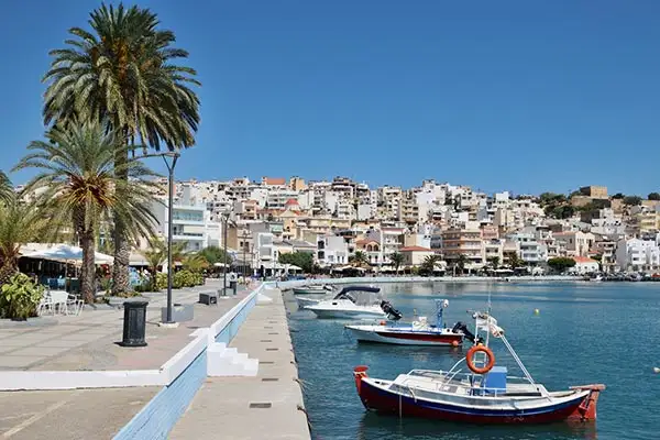 Agios Nikolaos: the harbour, the beaches, the evening mood