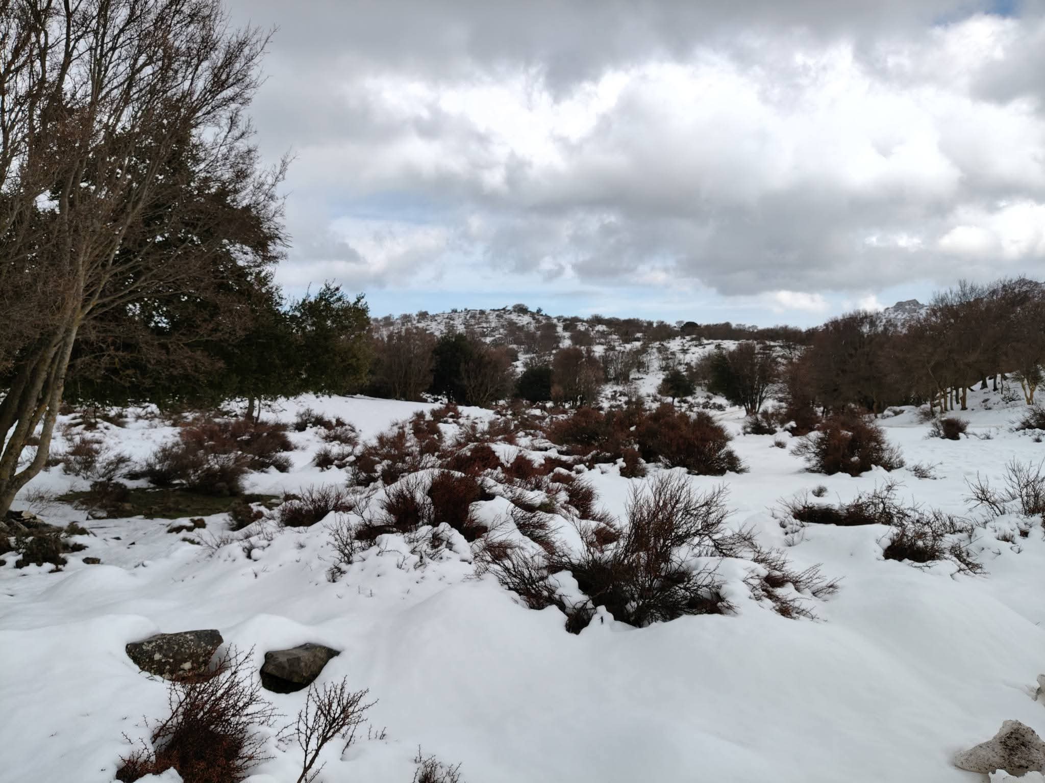 Anogia — Psiloritis at its feet: the Nida plateau and winter snow