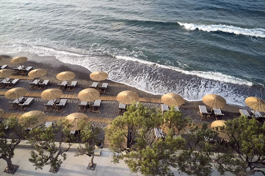 Resort barefoot luxury Numo Ierapetra aux tons terreux, face à la mer de Libye, Crète Sud