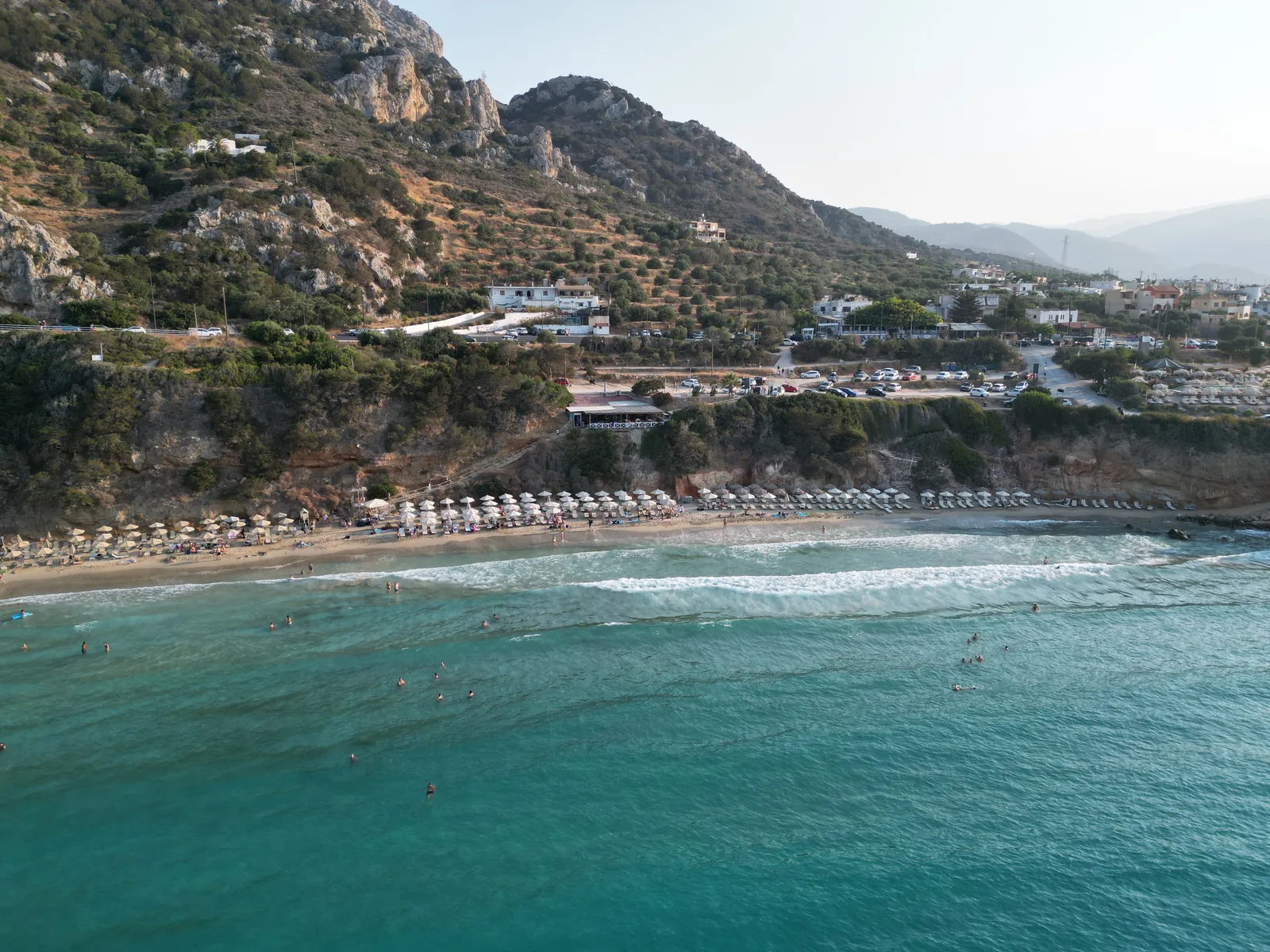 Voulisma (Golden Beach), Crète — Free parking, bus stop and access